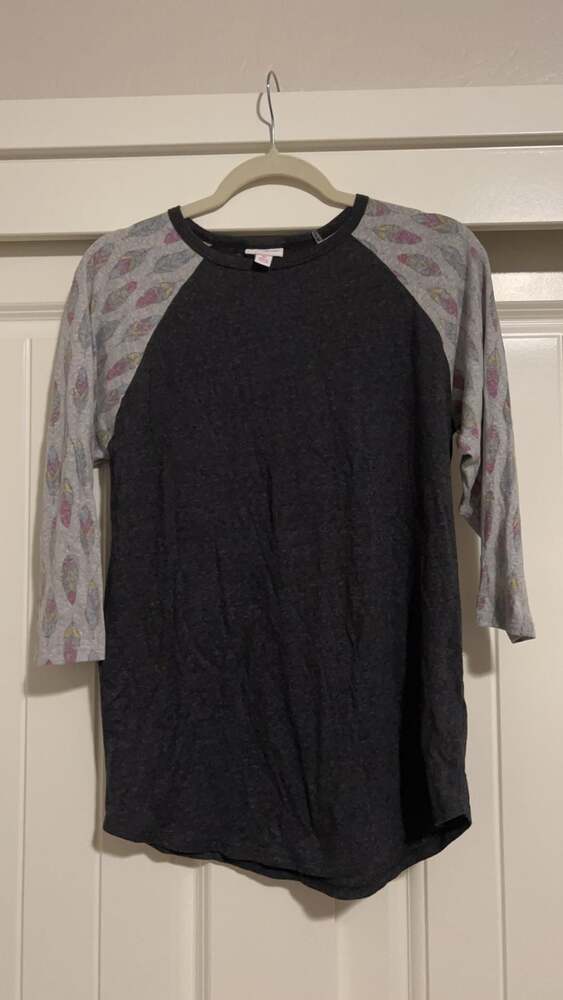 LuLaRoe Randy 3/4 Sleeve Gray Printed Raglan Top